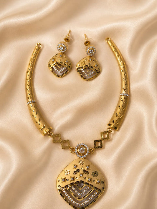 Geometric Star Pendant Necklace Set
